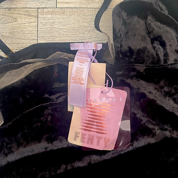 Black velvet lingerie - Picture 2 of 4